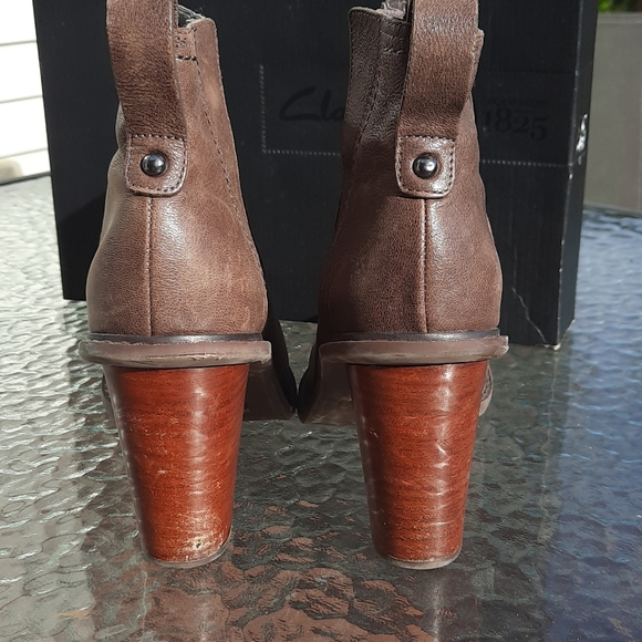 Clarks Kea Blues Taupe Leather Booties 8.5 - Picture 3 of 6